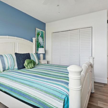 Oceanfront Beach House, サテライト・ビーチ エクステリア 写真
