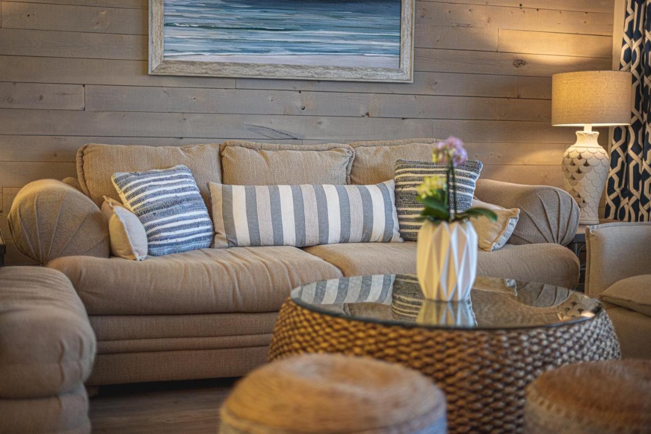 Oceanfront Beach House, サテライト・ビーチ エクステリア 写真