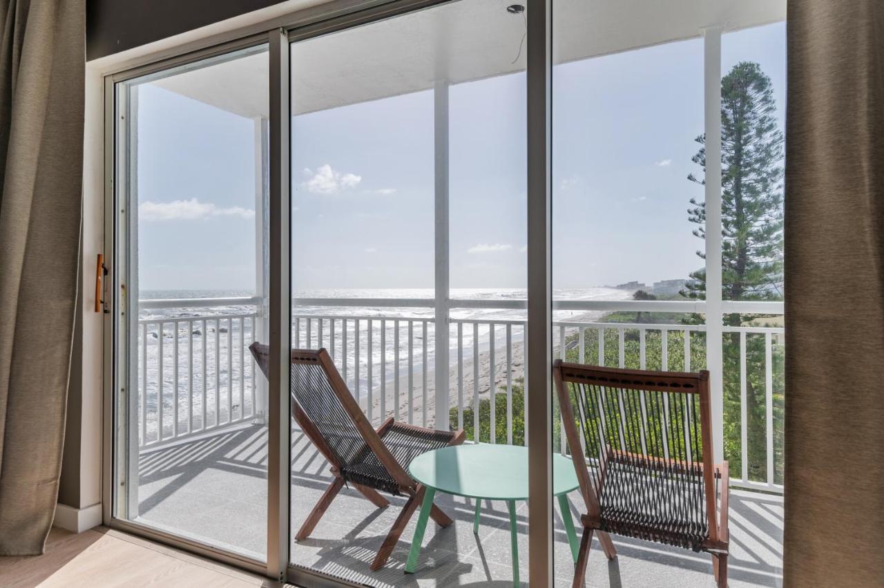 Oceanfront Beach House, サテライト・ビーチ エクステリア 写真