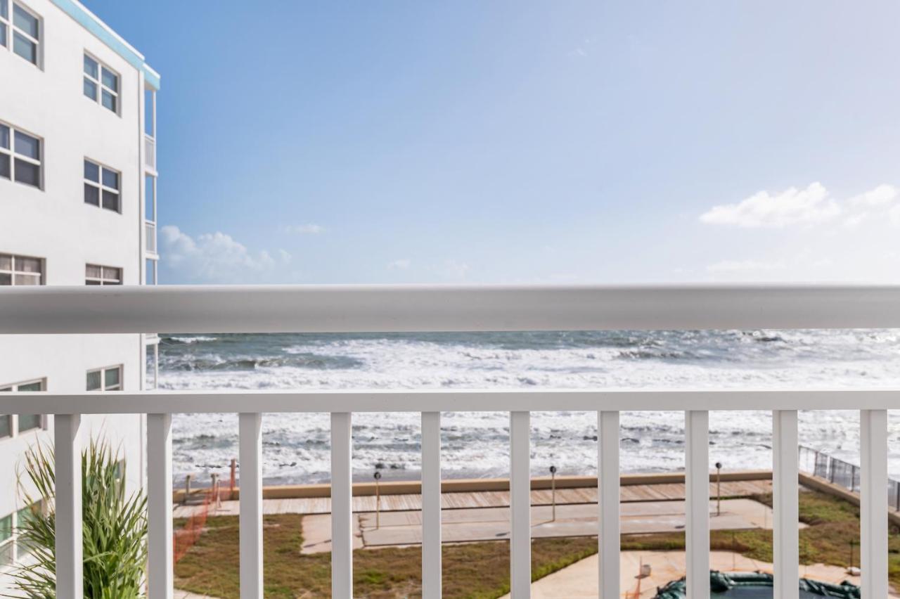 Oceanfront Beach House, サテライト・ビーチ エクステリア 写真