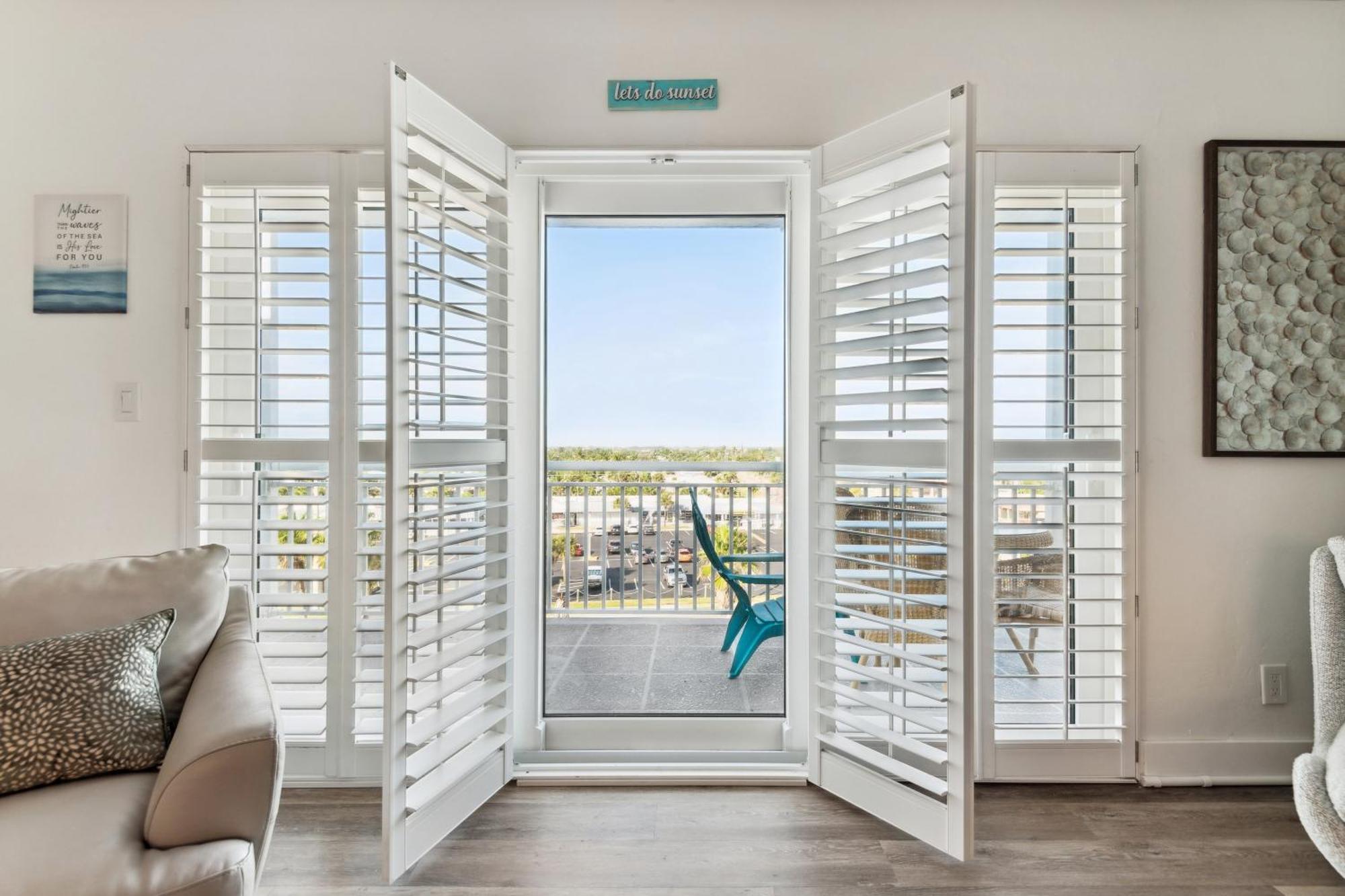 Oceanfront Beach House, サテライト・ビーチ エクステリア 写真