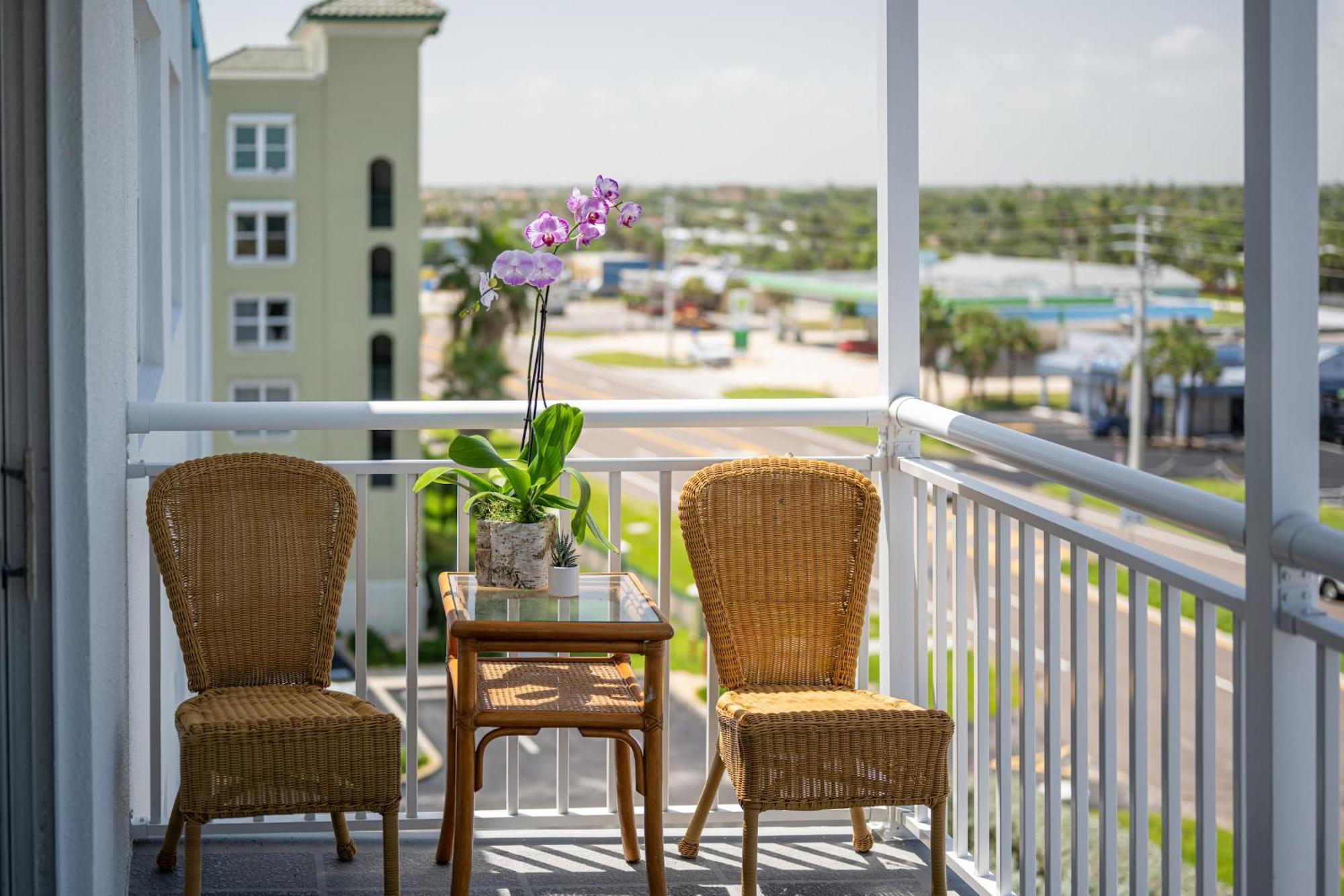 Oceanfront Beach House, サテライト・ビーチ エクステリア 写真
