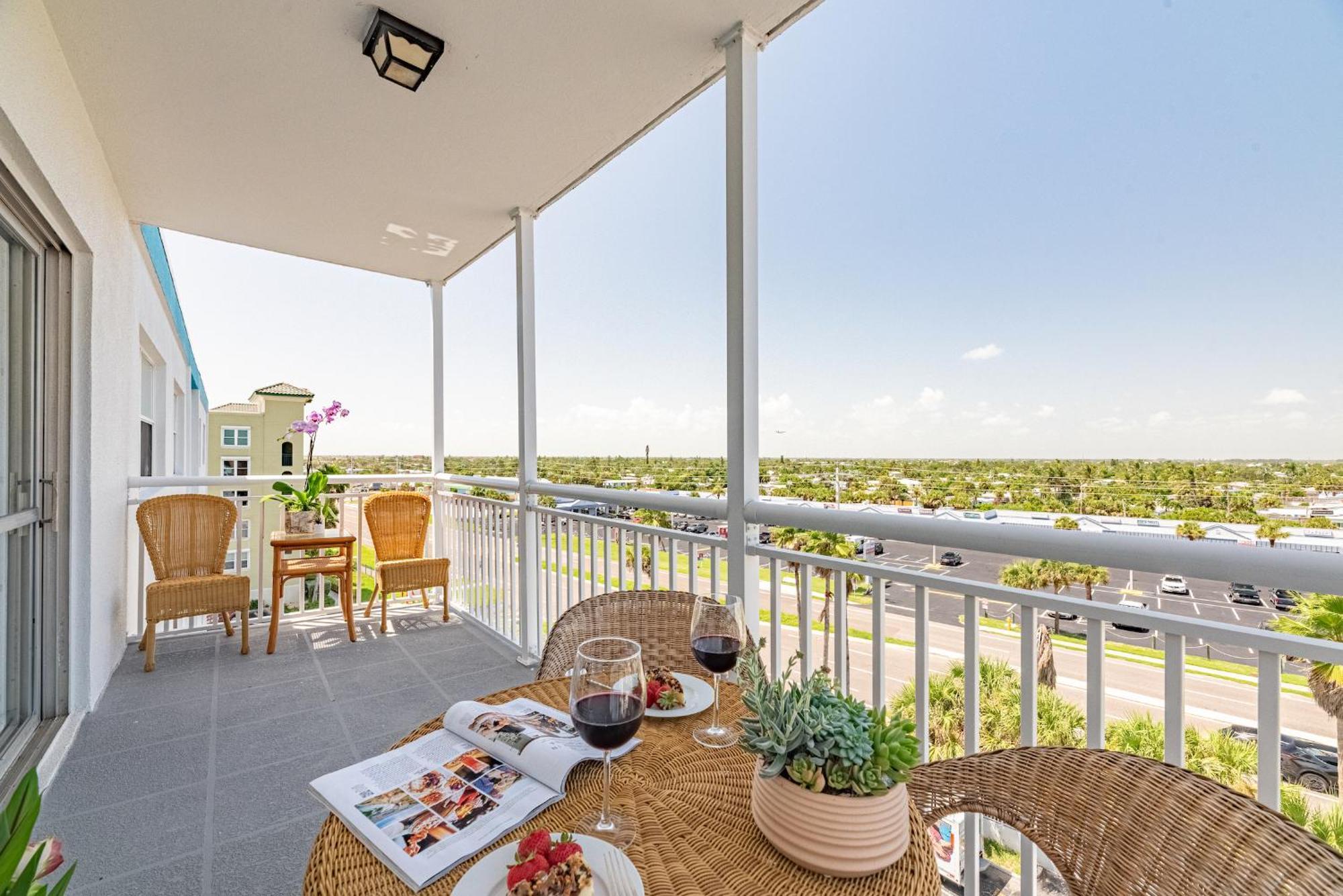 Oceanfront Beach House, サテライト・ビーチ エクステリア 写真